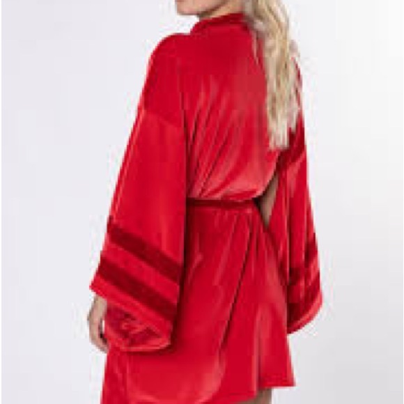 Solstice Intimates Red Velvet Robe - Picture 2 of 2